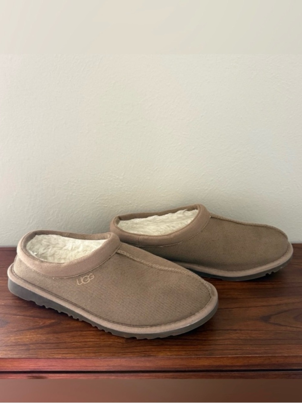 UGG Men's Chestnut Brown Shearling-Lined Slip-On Slippers